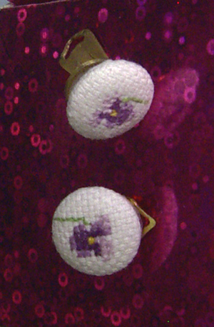 orecchini-bottone-violette.jpg